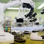 手術支援ロボットの「ヒノトリ」＝２０２３年１０月、西宮市内