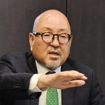 11年間のかじ取りを振り返り、欧州市場の開拓などについて語るＴＯＹＯＴＩＲＥの清水隆史社長＝伊丹市藤ノ木２