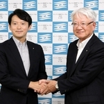 「ひょうご経済フォーラム」に向けて連携を確認する斎藤元彦兵庫県知事（左）と県商工会議所連合会の川崎博也会頭＝県庁