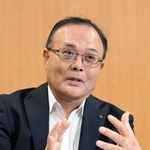インタビューに応じる山陽特殊製鋼の福田和久社長＝姫路市飾磨区中島（撮影・風斗雅博）