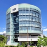 メディカロイドの本社が入る「国際医療開発センター」＝２０２３年８月、神戸市中央区港島南町１
