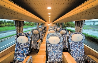 神姫バスが首都圏で走らせる「ゆいプリマ」２号車の内部（神姫バス提供）