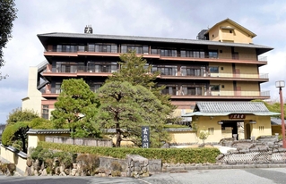 ２０２５年に営業を終えた旅館「古泉閣」＝同年３月、神戸市北区有馬町