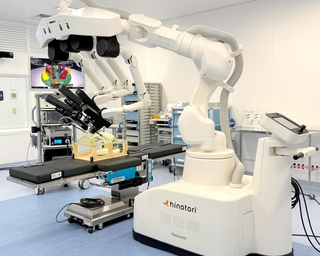 欧州での販売に必要な認証を取得した手術支援ロボット「ヒノトリ」＝４月、神戸市西区室谷１、シスメックスソリューションセンター