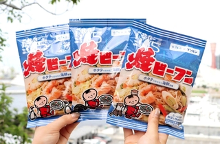 ケンミン食品とアトアのコラボ商品（アトア提供）