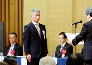 表彰されるマリンエキスパートの受賞者＝神戸市中央区波止場町、ホテルオークラ神戸