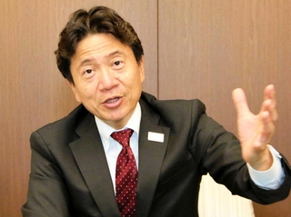インタビューに応じる三菱ＵＦＪ銀行の北村慎取締役専務執行役員＝大阪市中央区