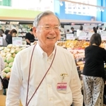 ハローズの運営について語る佐藤利行社長＝神戸市垂水区本多聞２