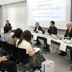 海外出張中の危機対応について意見を交わしたパネル討議＝神戸空港