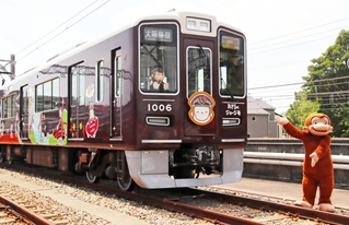 阪急宝塚線で運行を始めた「おさるのジョージ号」＝宝塚市平井７、阪急電鉄平井車庫