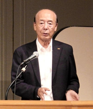 グローバル展開について語るアシックスの廣田康人会長＝神戸市中央区港島中町６、神戸ポートピアホテル