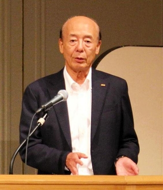 グローバル展開について語るアシックスの廣田康人会長＝神戸市中央区港島中町６、神戸ポートピアホテル