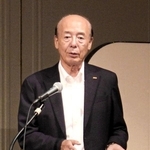 グローバル展開について語るアシックスの廣田康人会長＝神戸市中央区港島中町６、神戸ポートピアホテル