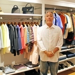 １９９４年にオープンした「Ｂｓｈｏｐ　神戸本店」内に立つ森威社長＝神戸市中央区浪花町