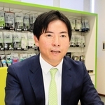 インタビューに応じるショーワグローブの田中祐一朗社長＝姫路市砥堀