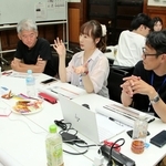 ビジネスのアイデアについて語り合う参加者＝神戸市中央区小野浜町