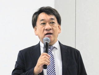 講演する日本マイクロソフトの西脇資哲業務執行役員＝神戸市中央区港島中町６