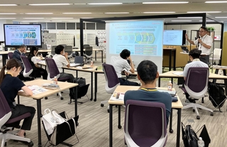脱炭素経営のノウハウを紹介した研究会＝神戸市中央区御幸通８、リコージャパン兵庫支社