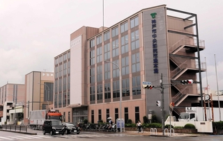 神果神戸青果の本社が入る神戸市中央卸売市場本場＝神戸市兵庫区中之島１