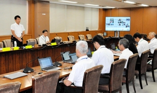 ドングリ類の豊凶調査の結果が報告されたツキノワグマ対策連絡会議＝兵庫県庁