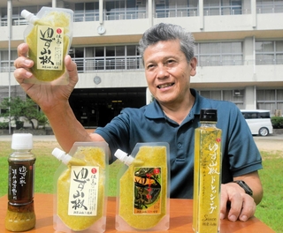 「ゆず山椒」を開発した日の出ホールディングス・但馬醸造所の大友進所長＝養父市大屋町筏