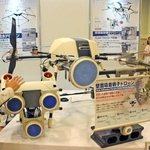 菱田技研工業が出展した「親子ドローン」＝神戸市中央区港島中町６