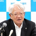 来年神戸で開く「地方空港サミット」について語る神戸商工会議所の川崎博也会頭＝神戸市中央区港島中町６