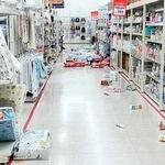 地震の揺れで商品が散乱した西松屋チェーンの店内＝７月２８日、熊本市内（同社提供）