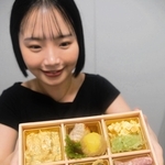 新作料理を少量ずつ味見できるようにした「おためしおせち」＝神戸市中央区明石町、大丸神戸店