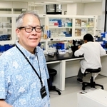 シンプロジェンの山本一彦社長。遺伝子治療薬の製造コストを抑える技術改良に成功した＝神戸市中央区港島南町６