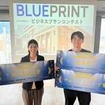 最優秀賞の藤井俊さん（右）と神戸新聞社賞の藤原綾夏さん＝アンカー神戸