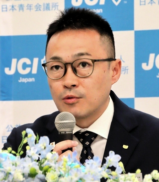全国大会を前に会見する日本青年会議所の加藤大将会頭＝神戸市中央区港島中町６、神戸国際展示場