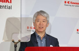 経営方針を説明する川崎重工業の橋本康彦社長＝東京都内