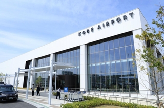 神戸空港の第２ターミナル＝神戸市中央区
