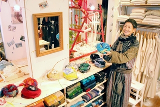 東京・恵比寿に「タマキニイメ」ブランドの新店を出した玉木新雌さん＝東京都渋谷区