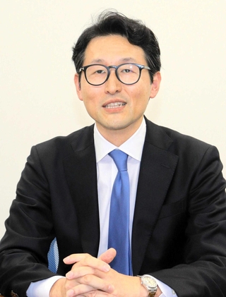 インタビューに応じる神戸酒心館の久保田博信社長＝神戸市東灘区御影塚町１