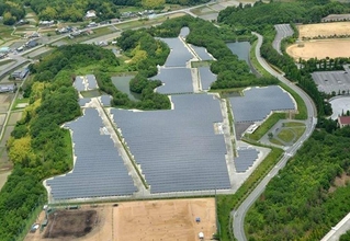 三田カルチャータウン地区のメガソーラー（兵庫県企業庁提供）
