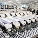 最新の搬送機器が並ぶ伊東電機の新しいショールーム「東京イノベーションセンター豊洲」＝東京都江東区