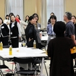 技術系女性らがワークショップに挑戦した交流会＝神戸市中央区脇浜町３