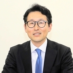 インタビューに応じる神戸酒心館の久保田博信社長＝神戸市東灘区御影塚町１