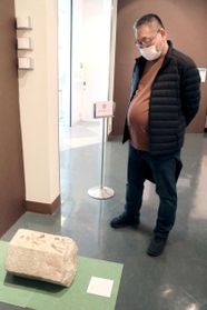 民家の敷地で保管されていた永保橋の親柱＝芦屋市伊勢町