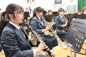 中山五月台中学校吹奏楽部の練習風景＝宝塚市中山五月台４、中山五月台中学校