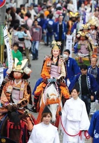 一昨年に開かれた「川西市源氏まつり」の懐古行列（同市提供）