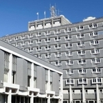尼崎市役所＝尼崎市東七松町１