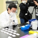 武庫川女子大学の学内に開設されたＰＣＲセンター。検査の手順が公開された＝西宮市甲子園九番町、武庫川女子大学薬学部