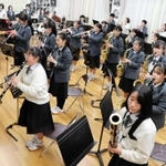 全国大会制覇を果たした中山五月台中学吹奏楽部＝宝塚市中山五月台４、中山五月台中学校