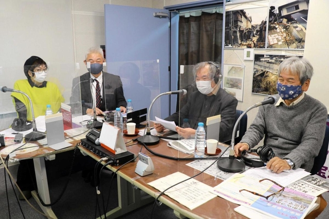 阪神・淡路大震災を振り返り、今後の防災を考える特別番組の収録に臨む出演者ら＝宝塚市逆瀬川１