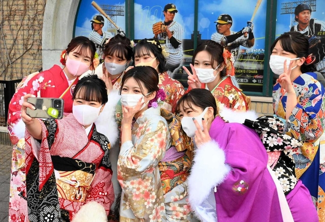 神戸新聞next 阪神 阪神間の6市1町で成人式 甲子園では3800人晴れ姿 神戸新聞next 阪神 阪神間の6市1町で成人式 甲子園では3800人晴れ姿