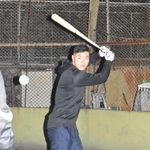 母校で自主トレーニングに励む佐藤輝明選手＝西宮市甲東園２