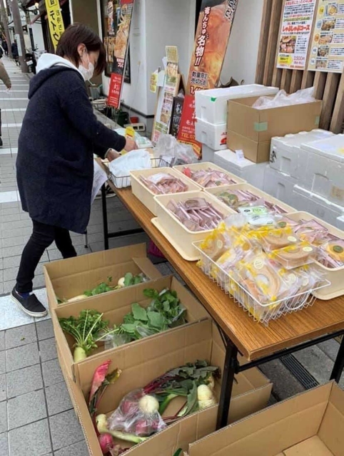 伊丹市で行われた野菜やスイーツの販売会の様子（藤江明美さん提供）
